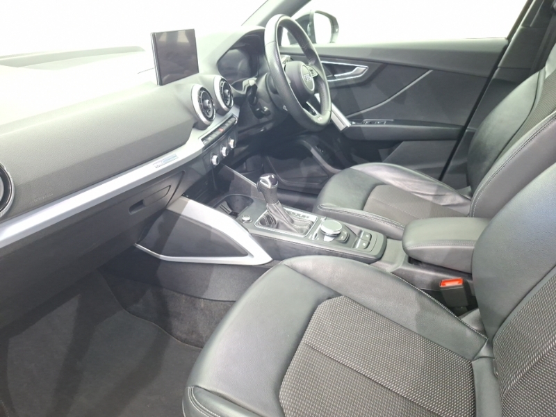 Audi Q2 35 Tfsi S Line S Tronic Black #5