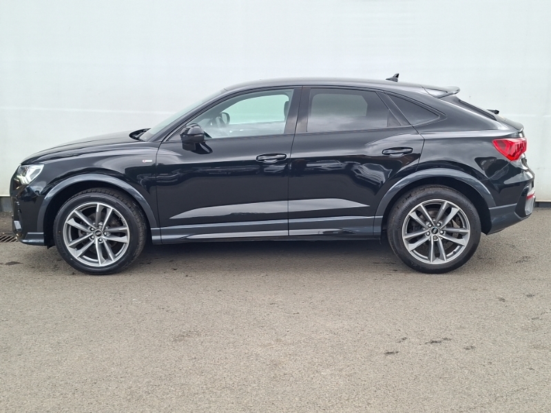 Audi Q3 35 Tfsi Black Edition DF23VOD Black #4