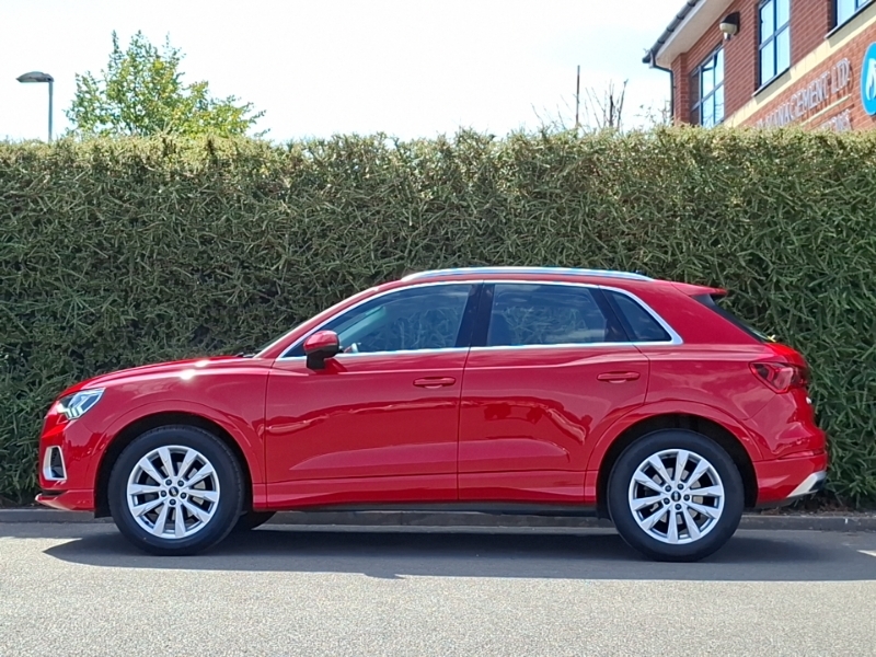 Audi Q3 35 Tfsi Sport Red #4