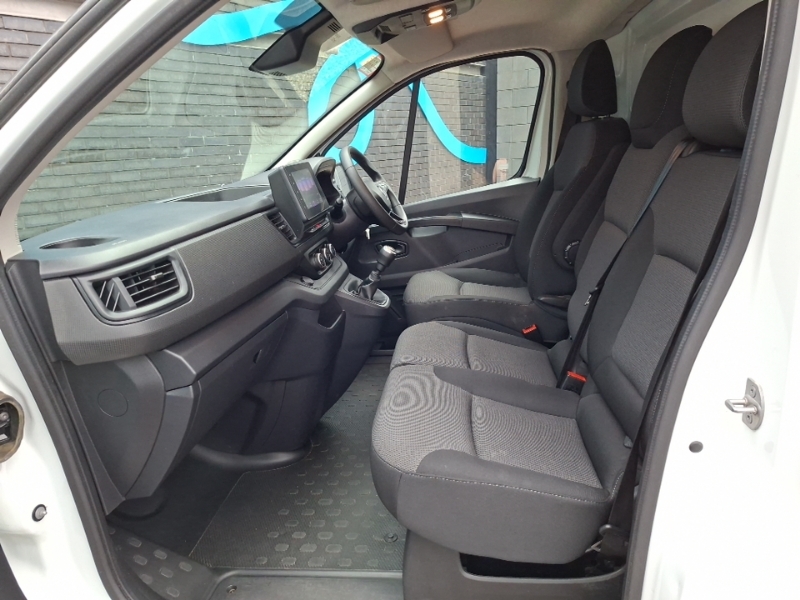Renault Trafic Sl30 Blue Dci 130 Advance Safety Van White #5