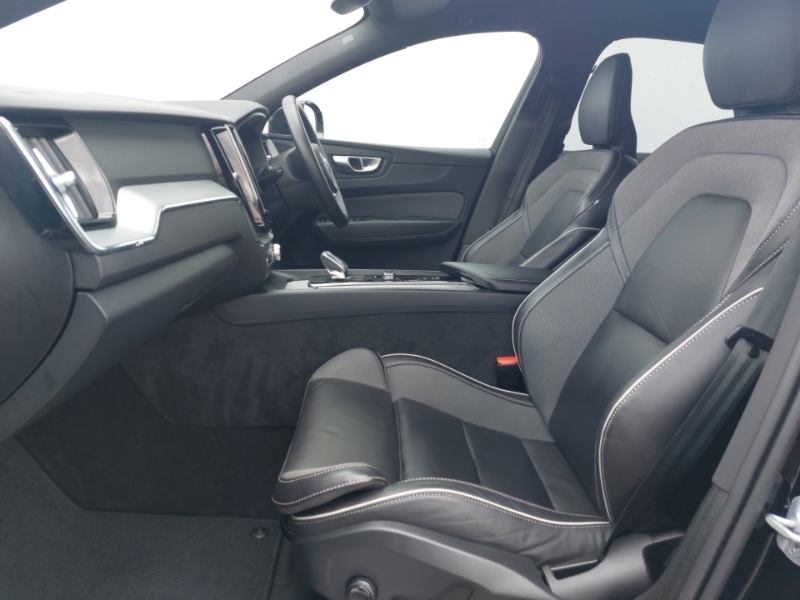 Volvo XC60 2.0 B4d Plus Dark Awd Geartronic Black #5