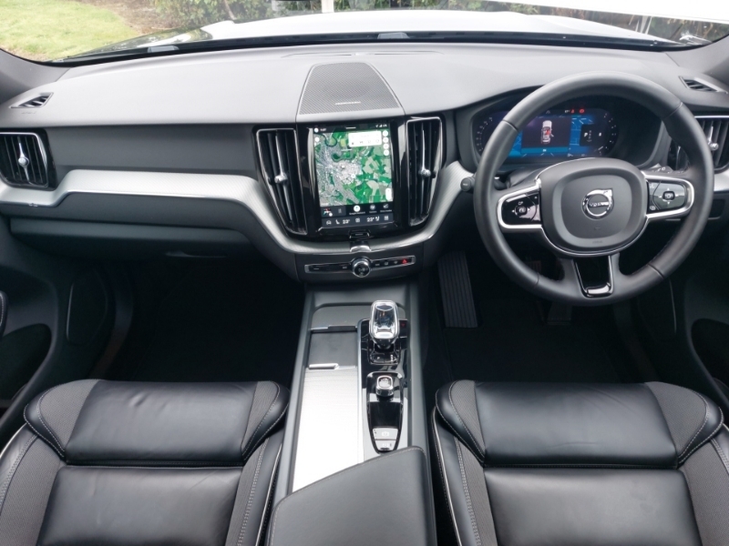 Volvo XC60 2.0 B4d Plus Dark Awd Geartronic Black #3