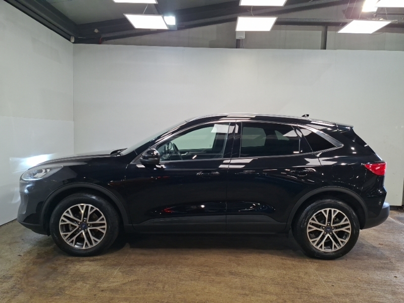 Ford Kuga 1.5 Ecoboost 150 Titanium Edition Black #4