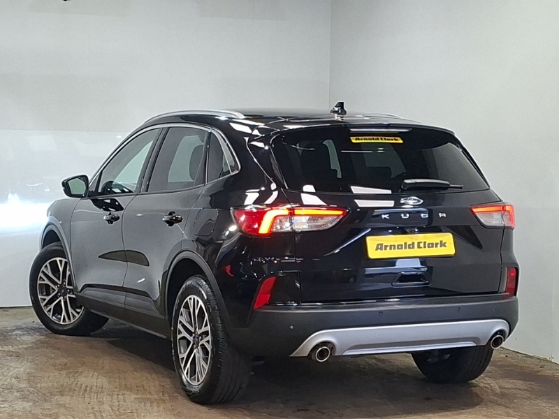 Ford Kuga 1.5 Ecoboost 150 Titanium Edition Black #2