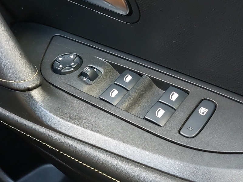 Peugeot 2008 2008 Allure Premium Puretech Ss Red #16