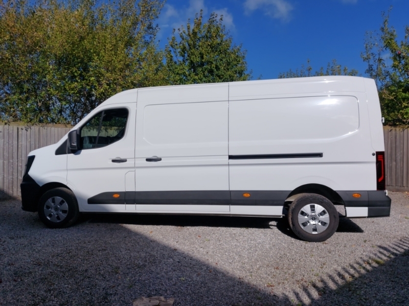 Renault Master Lm35 Blue Dci 150 Advance Medium Roof Van SC75EEF White #2