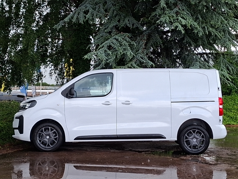 Vauxhall Vivaro 1.5 Turbo D 120 Pro H1 Van White #4