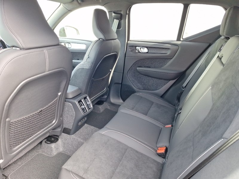 Volvo XC40 2.0 B3p Plus Black Edition Black #6