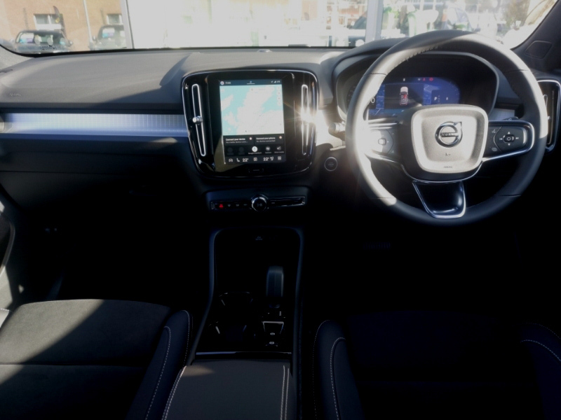 Volvo XC40 2.0 B3p Plus Black Edition SL26UMM Blue #3