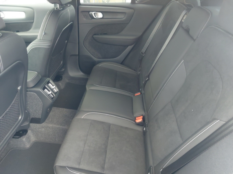 Volvo XC40 2.0 B3p Plus Black Edition SM26ZZS Grey #6