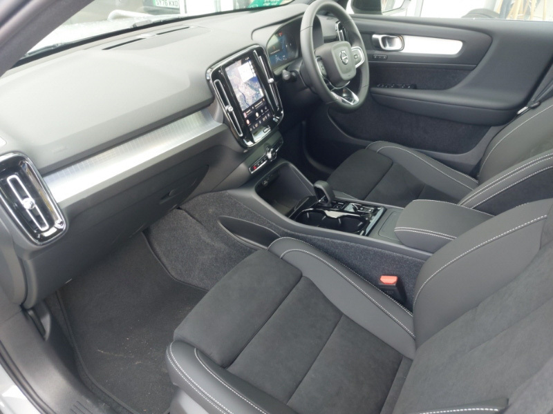 Volvo XC40 2.0 B3p Plus Black Edition SM26ZZS Grey #5