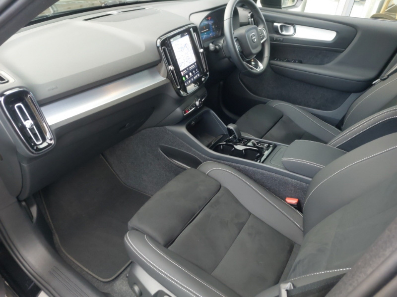 Volvo XC40 2.0 B3p Plus Black Edition SM26YRD Black #5