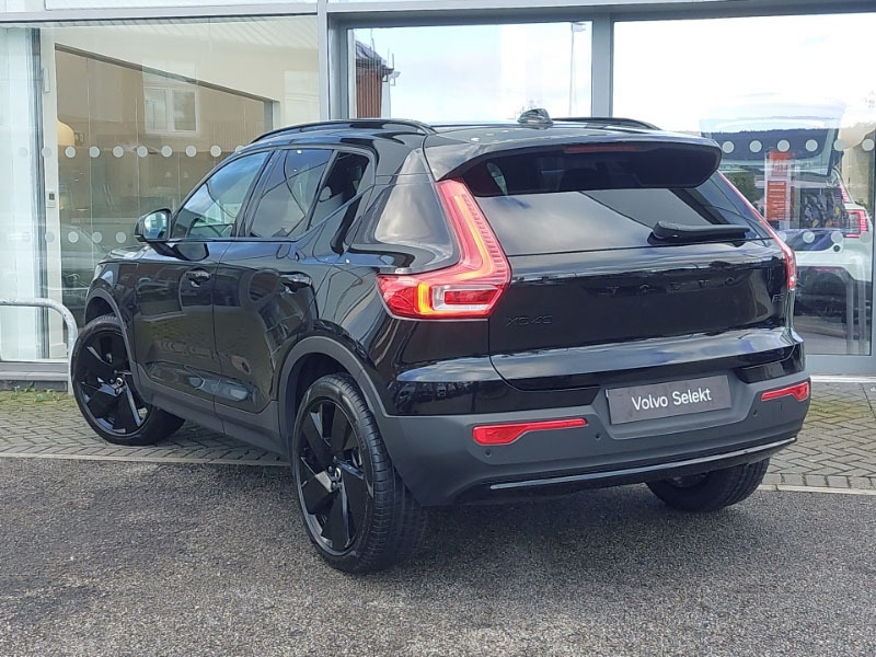 Volvo XC40 2.0 B3p Plus Black Edition SM26XTW Black #2