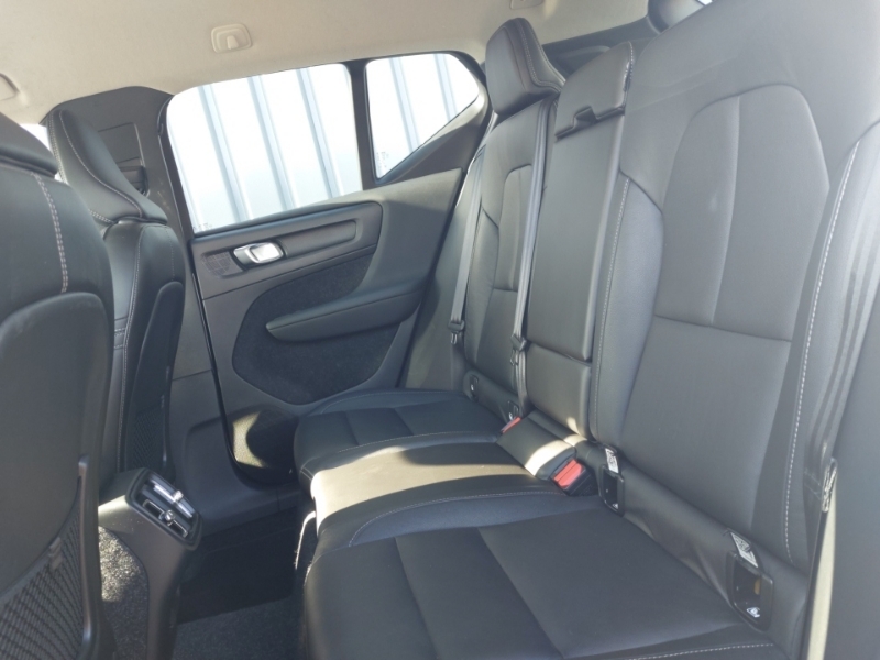 Volvo XC40 1.5 T3 Momentum White #6