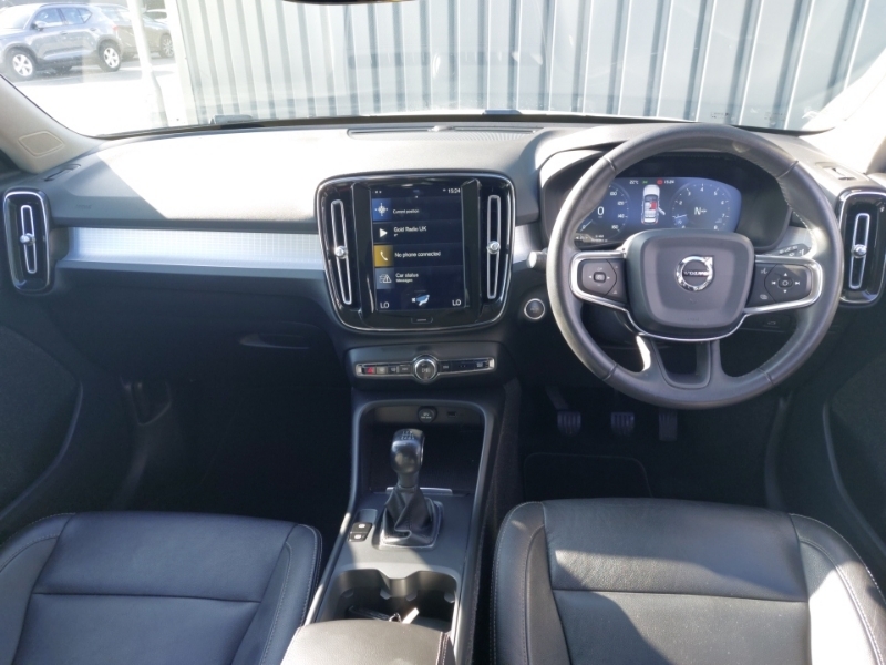 Volvo XC40 1.5 T3 Momentum White #3