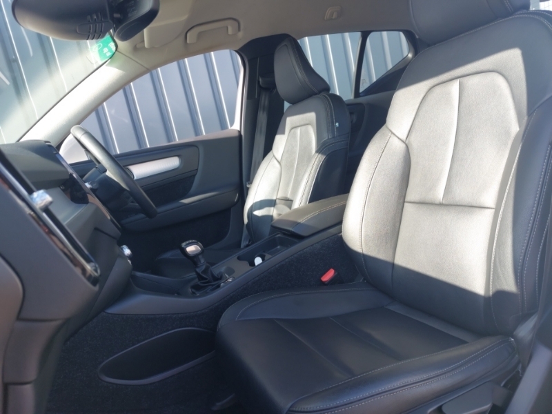 Volvo XC40 1.5 T3 Momentum White #5