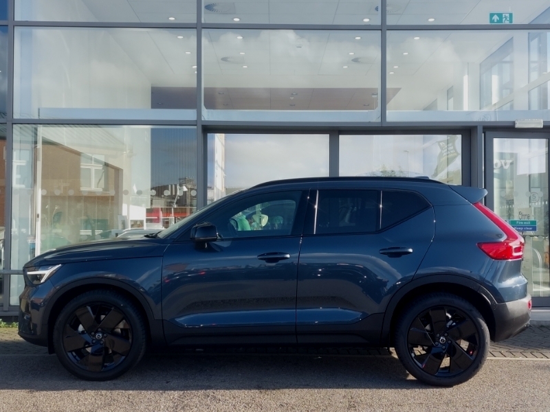 Volvo XC40 2.0 B3p Plus Black Edition Blue #4