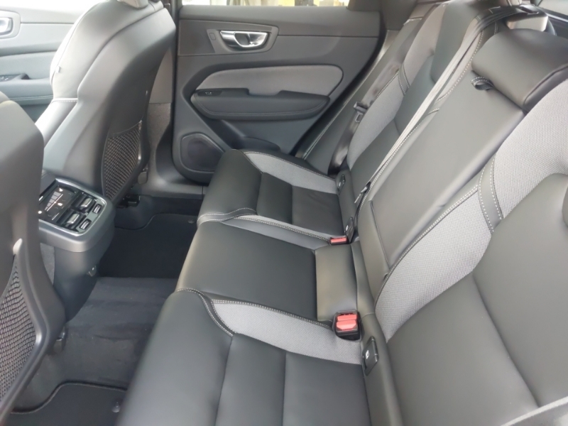 Volvo XC60 2.0 B5p Plus Black Edition Awd Geartronic Black #6