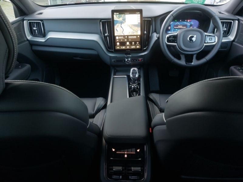 Volvo XC60 2.0 B5p Plus Black Edition Awd Geartronic Black #3