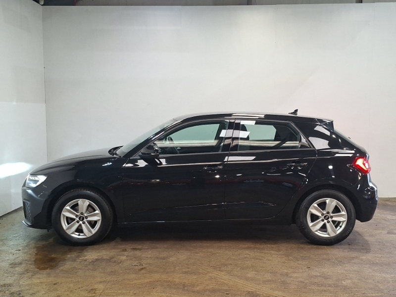Audi A1 25 Tfsi Technik Black #4