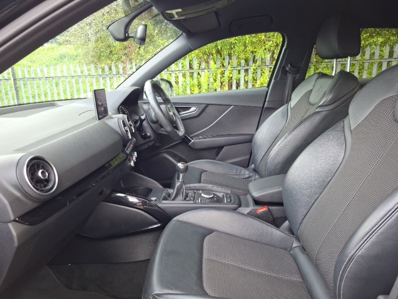 Audi Q2 30 Tfsi Black Edition Black #5