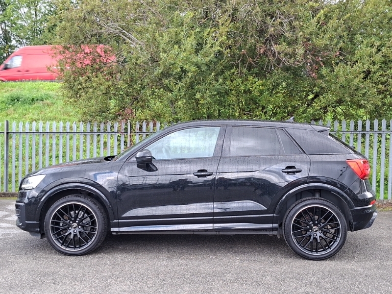 Audi Q2 30 Tfsi Black Edition Black #4