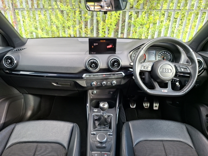 Audi Q2 30 Tfsi Black Edition Black #3