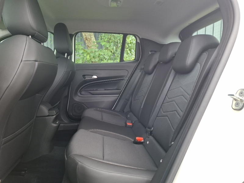 Jeep Avenger 1.2 E-hybrid Altitude Dct White #6