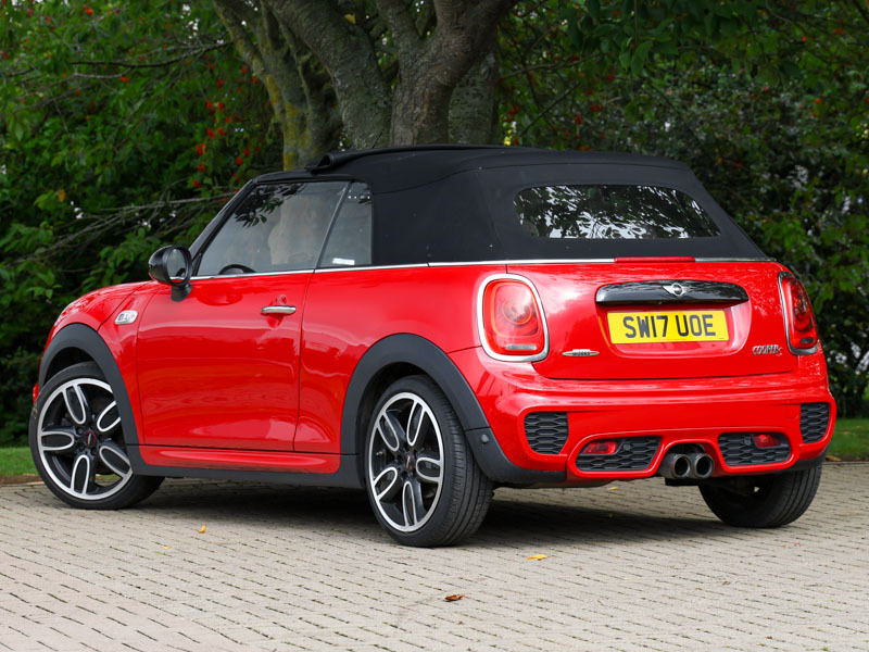 Mini Convertible 2.0 Cooper S Works 210 Red #2