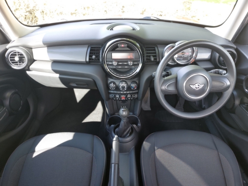 Mini Hatch 1.5 Cooper Red #3