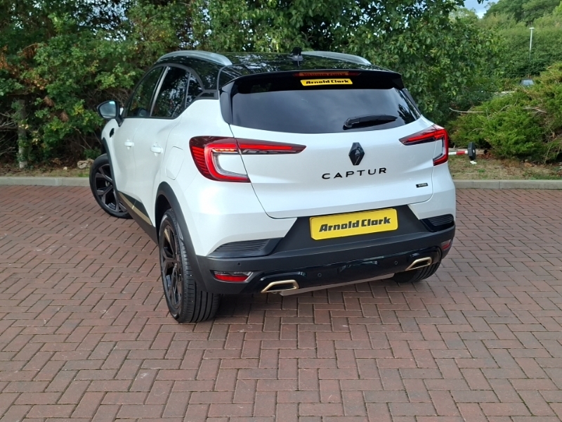 Renault Captur 1.6 E-tech Plug-in Hybrid 160 Engineered White #2