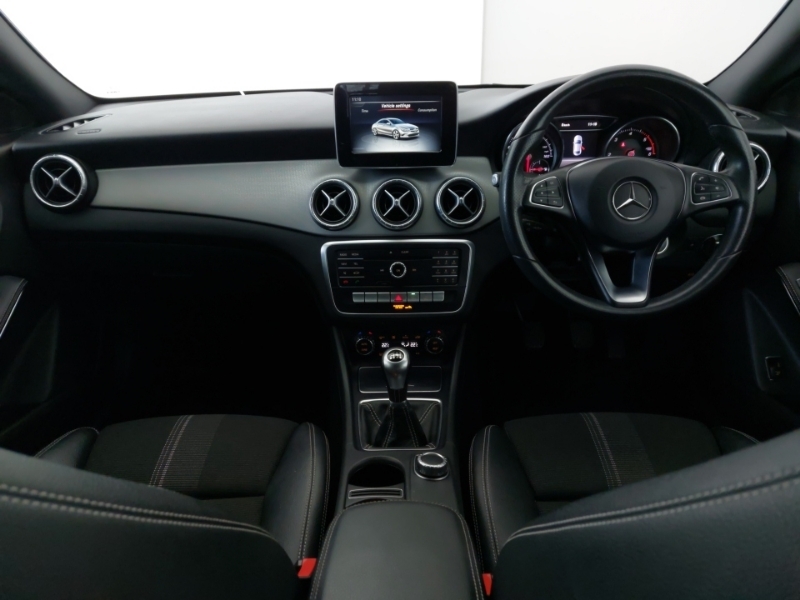 Mercedes-Benz CLA Class Cla 200D Sport Red #3