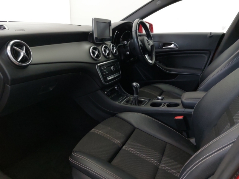 Mercedes-Benz CLA Class Cla 200D Sport Red #5