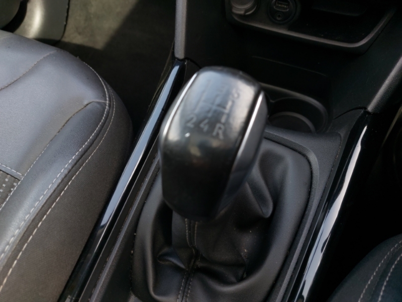 Peugeot 2008 1.2 Puretech Allure Premium Start Stop Black #16