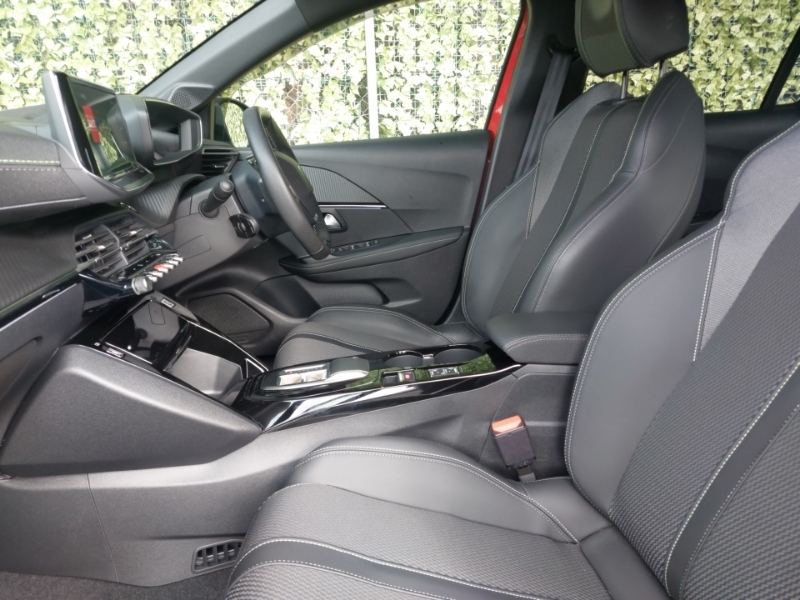 Peugeot e-208 115Kw Gt 51Kwh Red #5