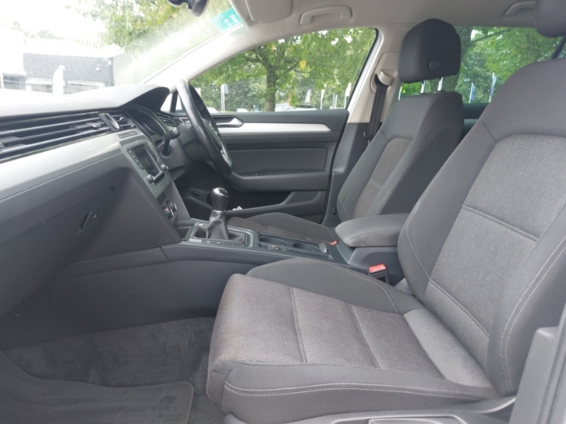 Volkswagen Passat 1.6 Tdi Se Business White #5