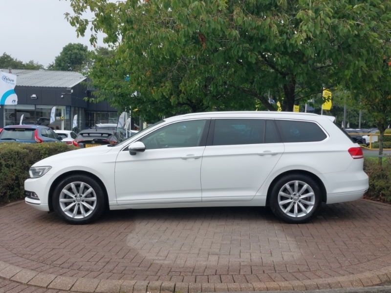 Volkswagen Passat 1.6 Tdi Se Business White #4