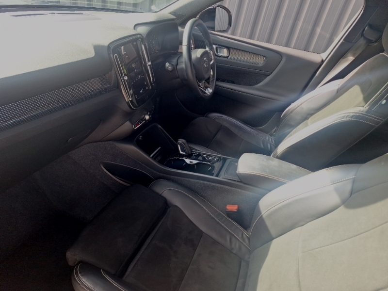 Volvo XC40 2.0 B4p R Design MT71WHF Black #5