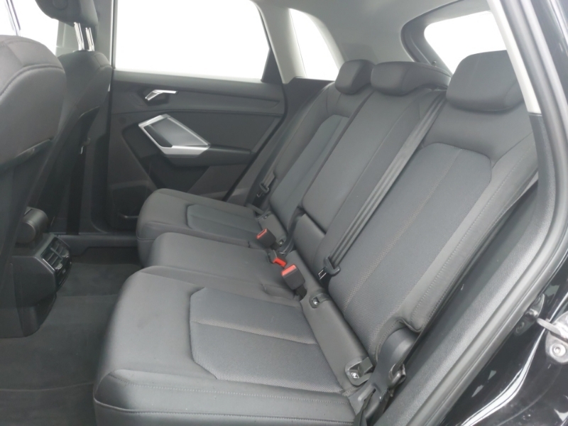 Audi Q3 35 Tfsi Technik Black #6