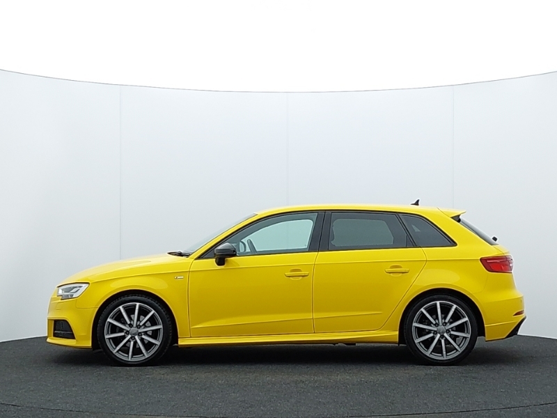 Audi A3 35 Tfsi Black Edition Yellow #4