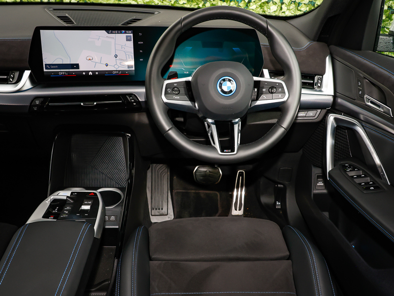 BMW iX2 150Kw Edrive20 M Sport 65Kwh Blue #5