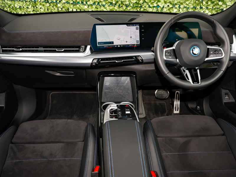 BMW iX2 150Kw Edrive20 M Sport 65Kwh Blue #4