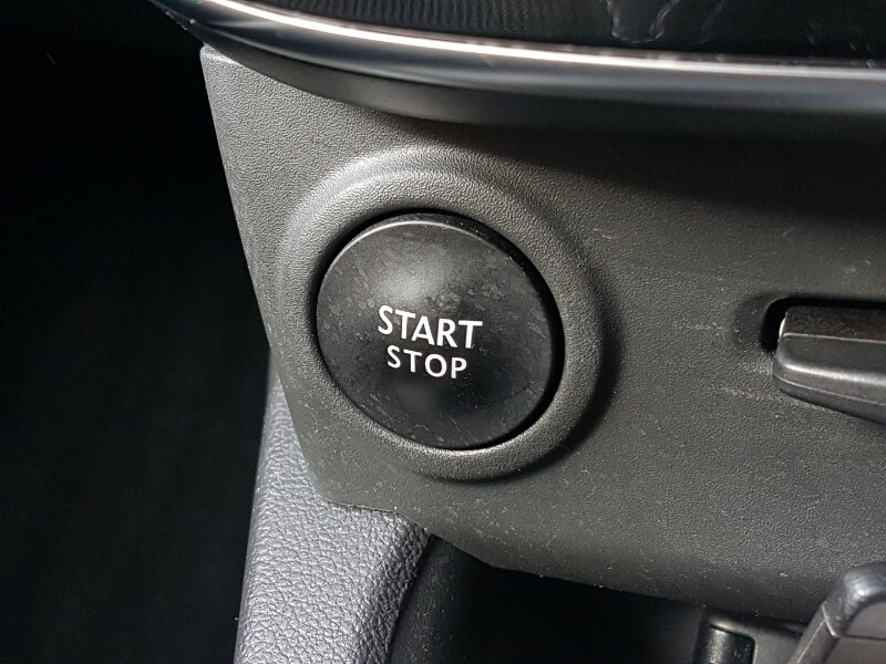 Renault Clio 0.9 Tce Play Euro 6 Ss Black #16