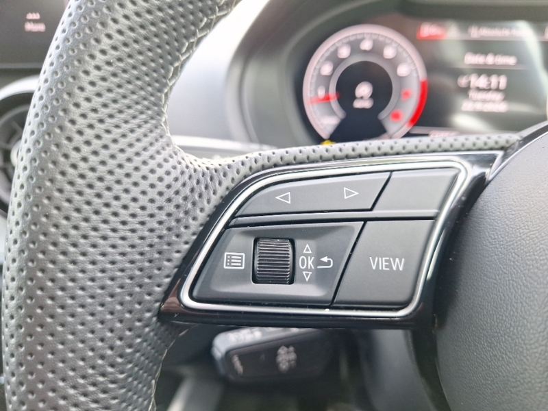 Audi Q2 S Line Black #13