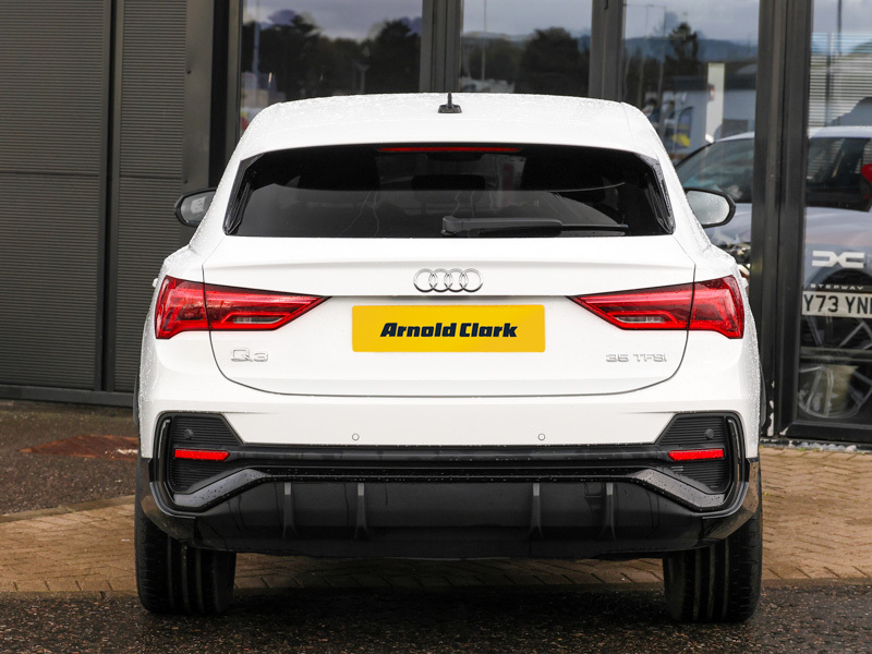 Audi Q3 Audi Sportback 45 Tfsi E Black Edition S Troni Black #12