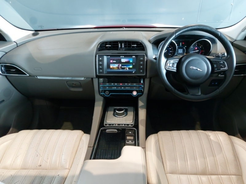 Jaguar F-Pace 2.0D Portfolio Awd Red #3