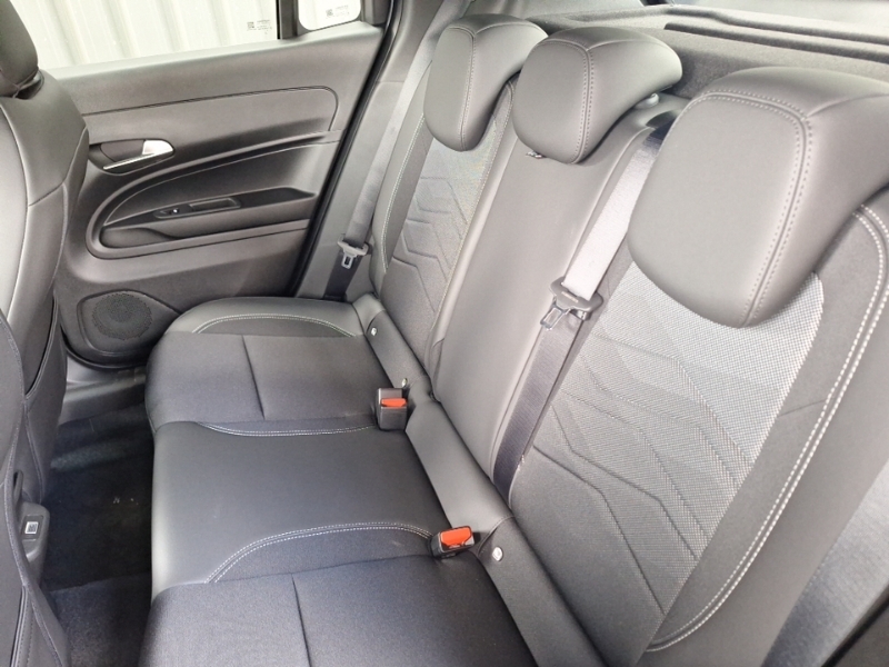 Jeep Avenger 1.2 E-hybrid Summit Dct White #6
