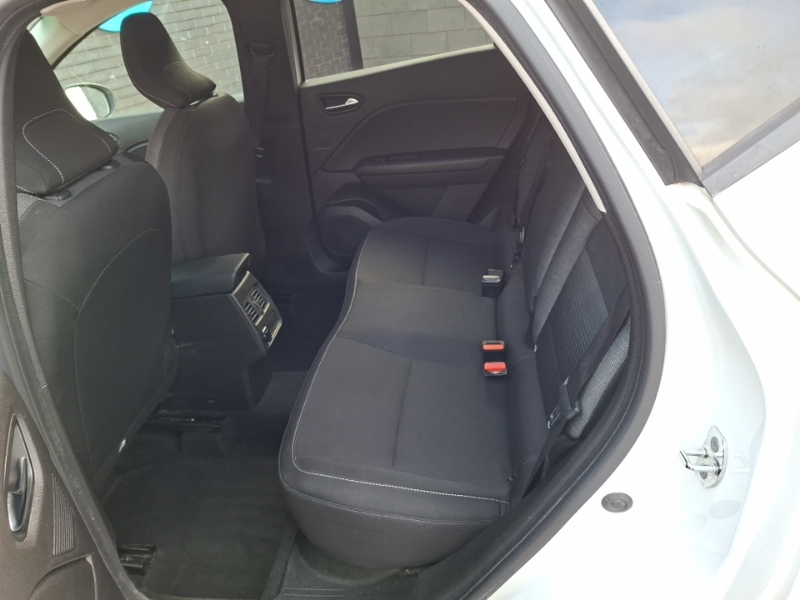 Renault Captur 1.3 Tce 130 Iconic Edc White #6