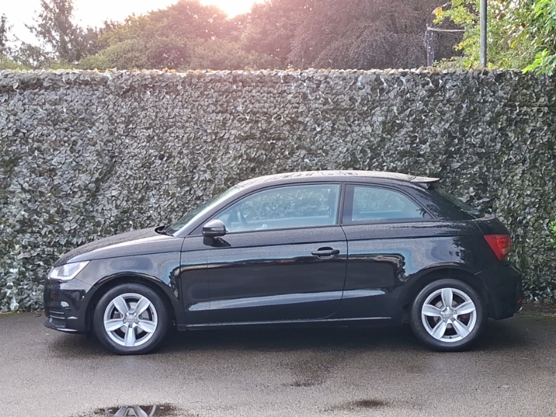 Audi A1 1.0 Tfsi Se Black #4