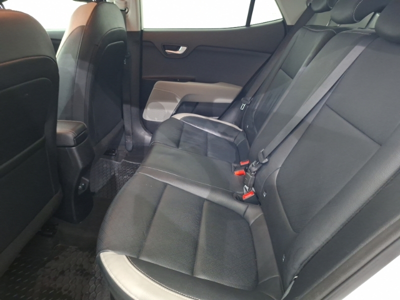 Kia Stonic 1.0T Gdi 4 White #6